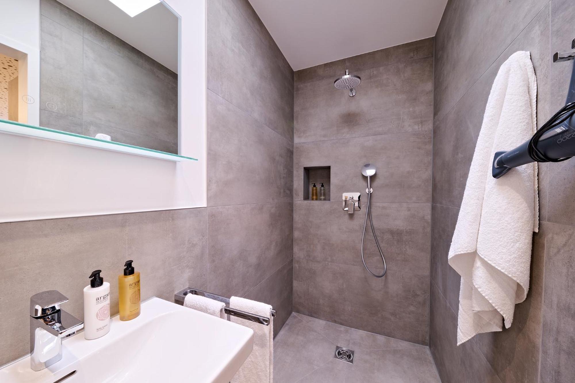 Xzllenz Traum Studio-Apartment, Frei-Parken, U-Bahn, Kueche Nürnberg Eksteriør billede
